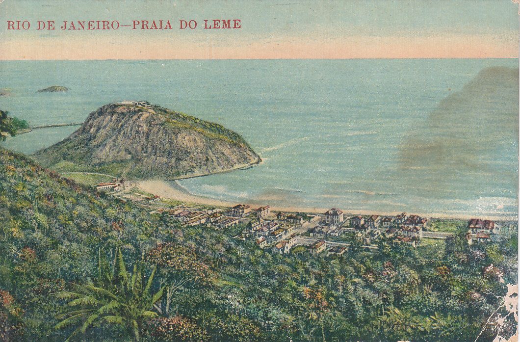 Cartão-postal antigo com a vista da Praia do Leme e do Morro do Leme