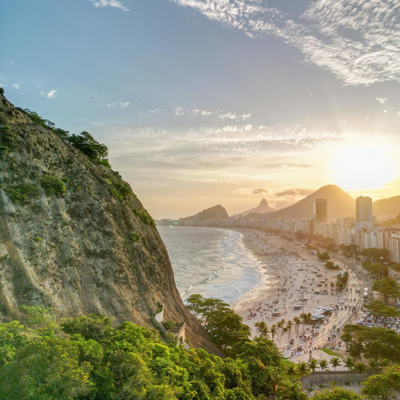 Pôr do sol visto do Morro do Leme