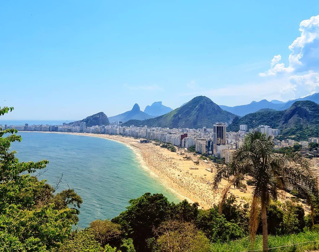 Vista do Leme e da Praia de Copacabana a partir do Morro do Leme